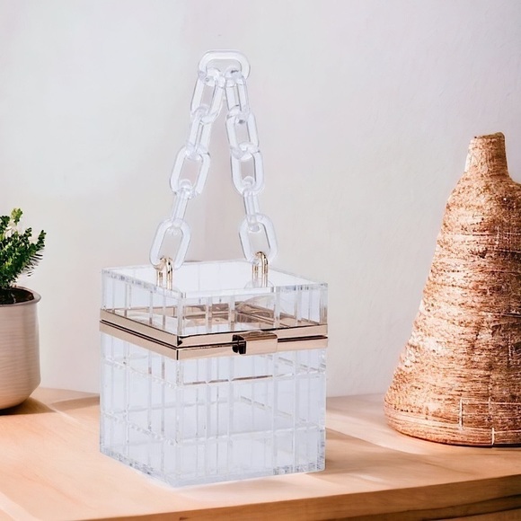 Renata Clear Resin Chunky Chain Box Bag Clutch NWT Francesca’s NWT - Picture 8 of 10